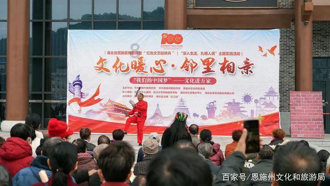 琳娜整理房间